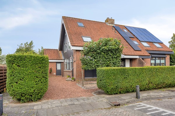 Te koop: Riante 2-onder-1 kapwoning met 5 (slaap)kamers en gelegen op 272 m² eigen grond op een leuke locatie in het Pittoreske Ottoland.